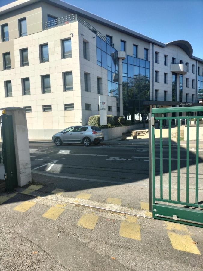 Joli Appartement Proche Metro Lyon Eksteriør billede